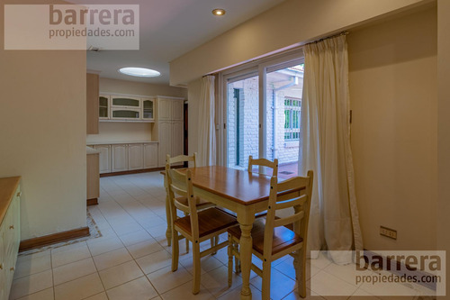 Exclusivo Chalet En Los Troncos: 4 Dormitorios Con Terreno Único
