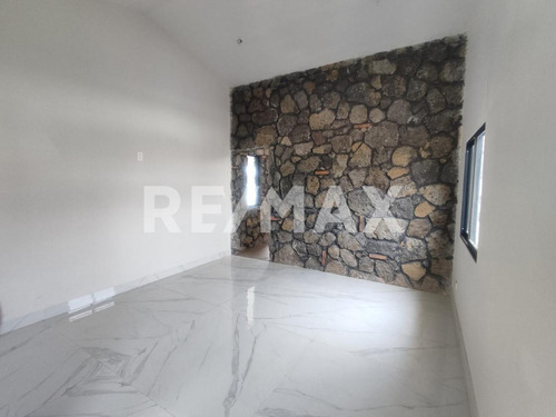 Casa En Venta En Morelos, Fraccionamiento Lomas De Cocoyoc