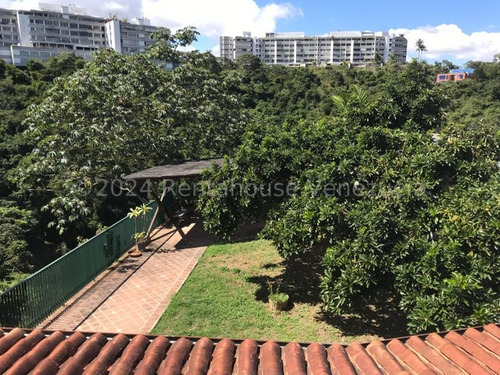 Hermosa Casa De Una Planta Con Grandes Espacios Y Bella Terraza En Santa Paula. Mls # 25-13494 Lp