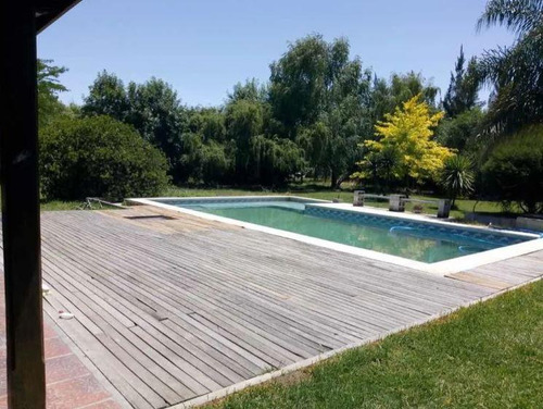 Casa Quinta En Venta - 2 Dormitorios 2 Baños - Cocheras - 2.400mts2 - El Rodeo, La Plata