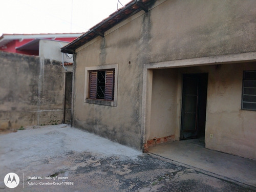 Imagem 1 de 11 de Casa De Frente Com 2 Dormitórios E De Fundos 1 Dormitório