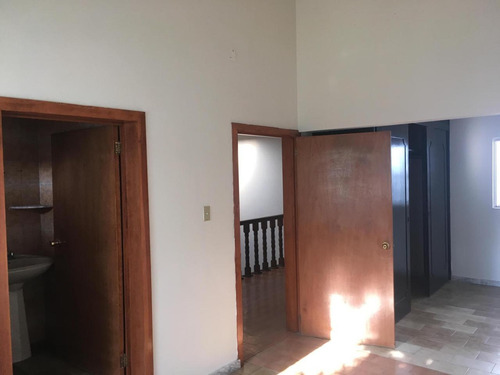 Casa En Renta En León, Moderno León, Gto.oficinas O Consultorios Puede Ser Con Jardin De 160m2