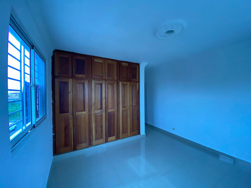 Rento Apartamento 2do Piso En Mirador Del Este (próximo A La Av. Ecológica, San Isidro Y Charles De Gaulle)