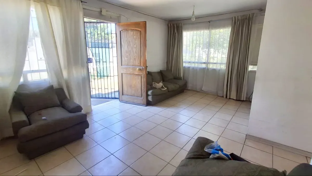 Imagen 3 de 18 de Bajo De Valor! Casa Con Patio Para Remodelar. Gran Ubicación