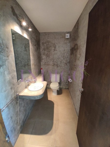 Muy Buena Casa En Alquiler A Pasitos Del Agua En Montoya, 5 Dormitorios .- Ref: 208