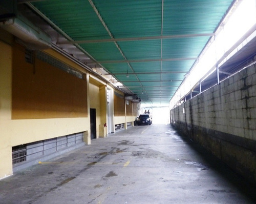 Imagen 17 de 17 de Venta De Amplio Local Comercial, Ubicado En Edificio Industrial En Los Ruíces,