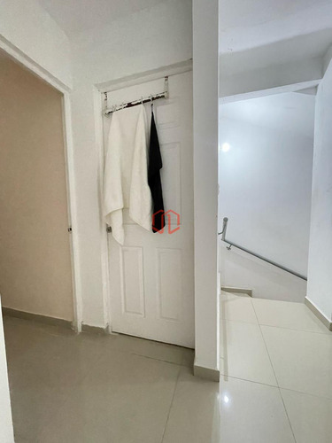 Casa En Venta En Mirador La Silla 3 Niveles, Terraza Y Cochera Techada A 3 Cuadras Estadio Bbva