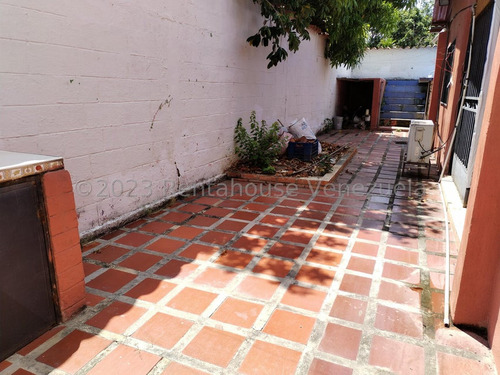 Casa En Venta Urbanización Chucho Briceño Cabudare Lara (24-9408) // Invierta Seguro Con Rentahouse//