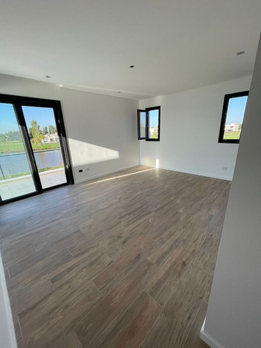 Casa En Venta De 4 Dormitorios A Estrenar En San Lucas