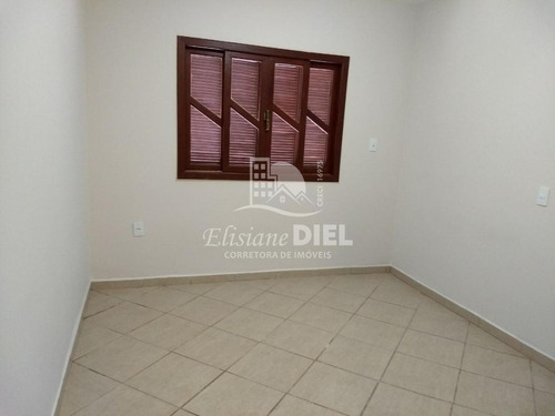 Casa Com Amplo Terreno 3 Dormitórios - 1374