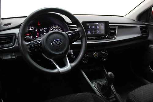 Imagen 9 de 13 de Kia Kia Rio Sedan 2018 4 Cilindros