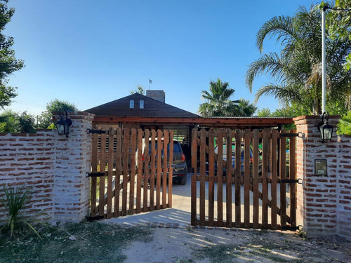 Casa Quinta En Venta - 2 Dormitorios 2 Baños - 900mts2 - San Vicente
