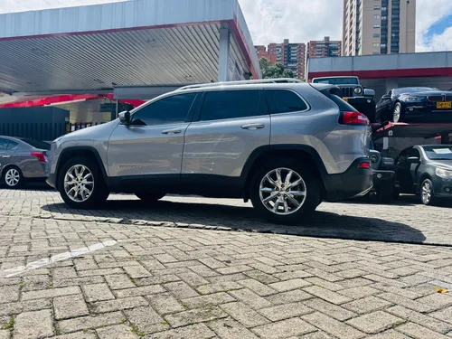 Jeep Cherokee 3.2 Longitude Plus