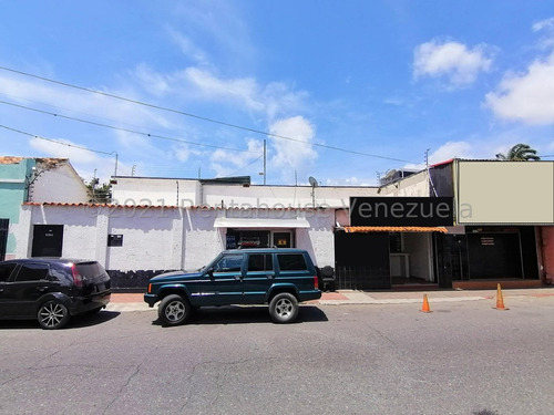 Kl Vende Amplia Casa Comercial En El Centro De Barquisimeto #23-24841