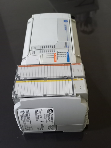 Micrologix 1500 1764-24bwa Con 2 Modulos Analogos A.bradley (Usado)