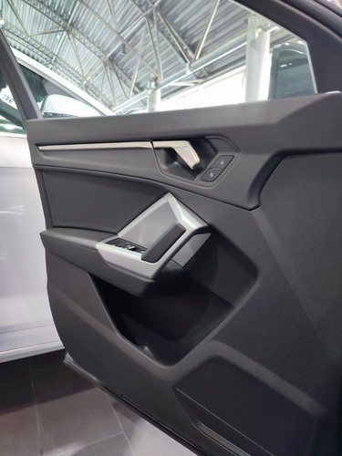 Audi Q3 SELECT
