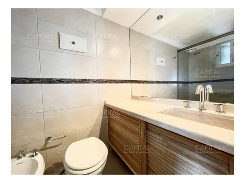 Imagen 11 de 26 de Apartamento De 4 Dormitorios Con Vista Al Puerto En Venta!!