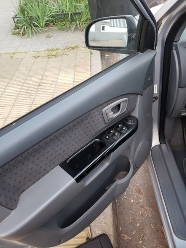Kia Carens 2.0 Lx 4x2 At 2007