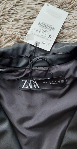 Imagen 2 de 6 de Chaleco Efecto Piel / Cuero Zara Nuevo Sin Uso
