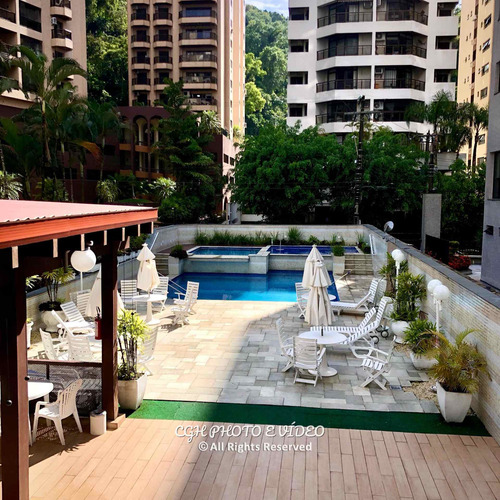 Apartamento Em Pitangueiras Finamente Decorado E Mobiliado