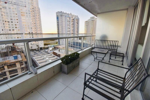 Apartamento En Venta De 2 Dormitorios En Playa Mansa