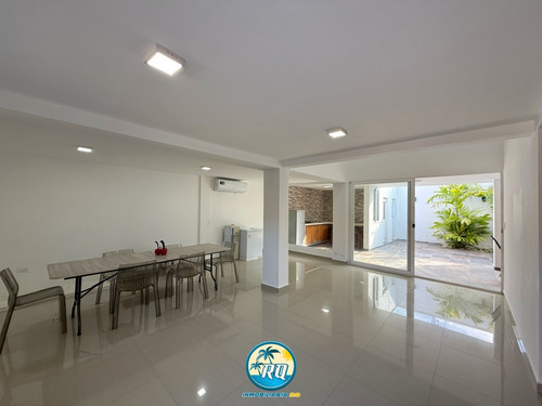 Casa En Venta En Res. Playuela - Tucacas.