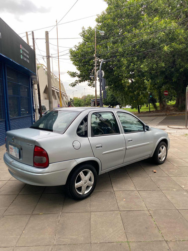 Chevrolet Corsa Classic 1.6 Gl Aa 4P