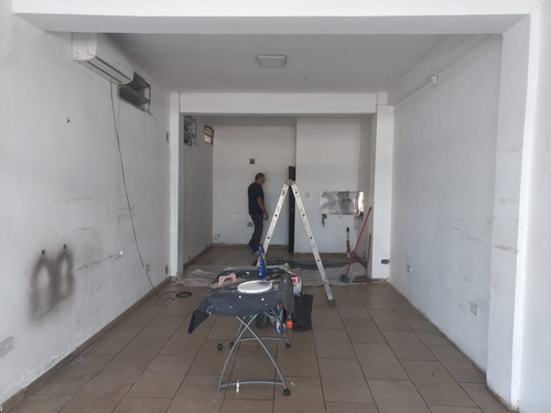 Local 40m2 Av Colon 1478, Alberdi