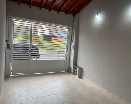 Imagem 1 de 5 de 2 Dormitórios (1 Suíte) E 1 Vaga De Garagem / Nova Veneza - Ca00631 - 69318908