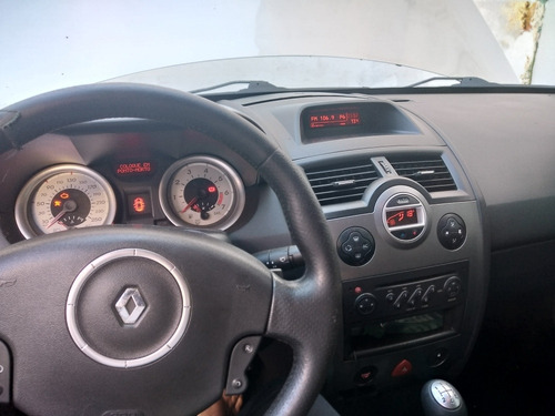 Renault Megane 2010 1.6 Dynamique Hi-flex 4p
