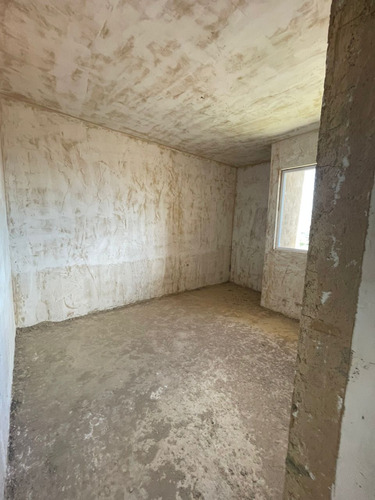 Town House En Venta Res. Cumbres De La Esmeralda. 10 Mese De Financiamiento. Gerardo