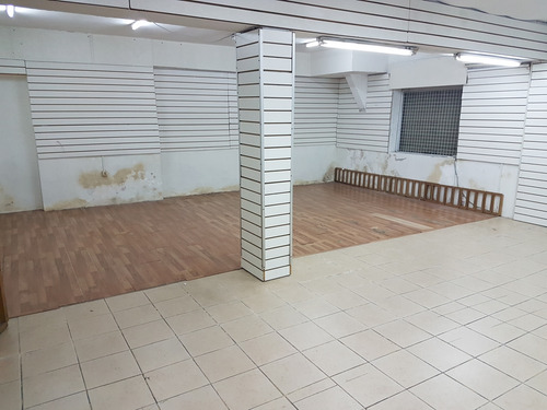 Imagen 2 de 5 de Venta Local Comercial Con Renta Esquina En Arenal Grande.