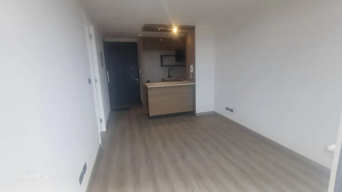 Imagen 4 de 13 de Luminoso Y Comodo Departamento A Cuadras Metro Ñuble