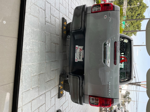Imagen 5 de 11 de Hilux D. Cab. Sr 2022 Saúl