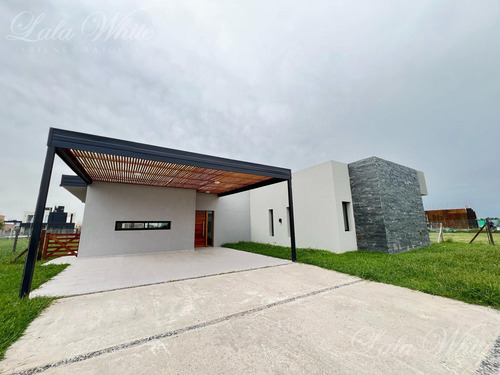 Casa En Venta Y Alquiler En San Simón Canning