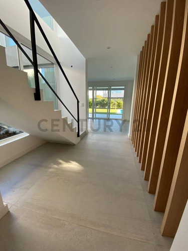 Casa Minimalista Con Pileta