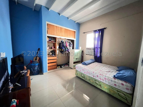 Casa En Venta, Urb. Bermudez, Maracay 24-28808 Wjo