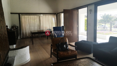 Casa En Punta Del Este, Playa Mansa, Cerca Del Mar, Venta, Alquiler Anual, Y Temporada- Ref: 6622
