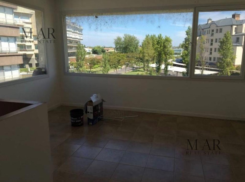 Imagen 11 de 14 de Triplex En Venta Con Parrilla Y Jardin Propio, Con Garage. En El Barrio Protezuelo. Nordelta