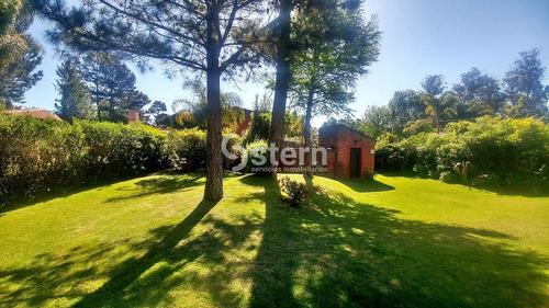 Imagen 24 de 28 de Hermosa Casa En Zona Residencial Cerca De Colegios. 3 Dormitorios. 2 Baños.