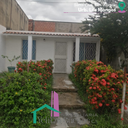 Casa En Venta En La Urb. Los Mangos Sta. Cruz