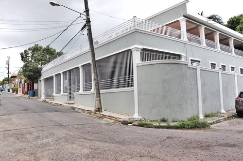 Casa En Venta De Dos Niveles En Villa Claudia