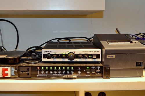 Mezcladora Yamaha Amplificada Para Instalaciones Ma2030