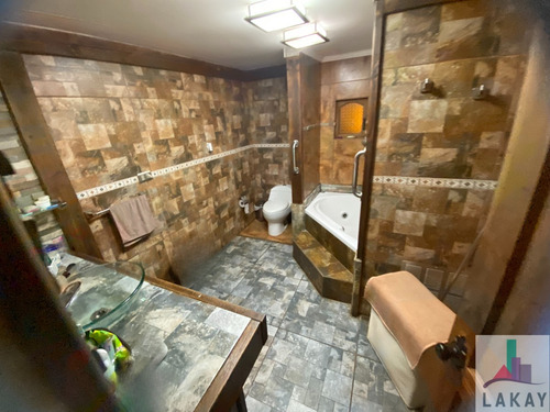 Casa De 122m2 + Quincho Y Piscina + Casa Huésped En 1800m2