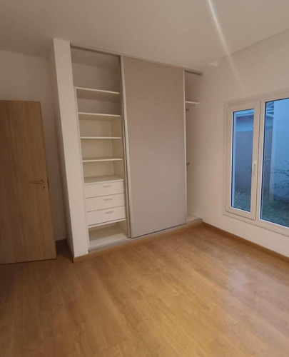 Casa En Venta - 4 Dormitorios 3 Baños - Cochera - 650mts2 - Tandil