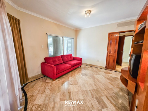 Vende Casa P. Alta 3 Dorm. + Cocheras San Nicolas