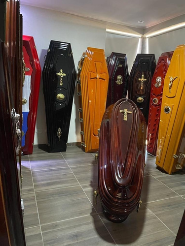 Imagen 17 de 30 de Ostende - Local Funeraria En Actividad O Para Otros Usos Con Amplia Casa De Familia.