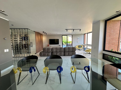 Se Vende Ph En La Urb. Lomas De La Alameda Con Vista Al Ávila Y 2 Terrazas.
