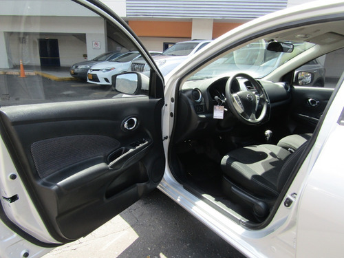 Nissan Versa Advance Automatico