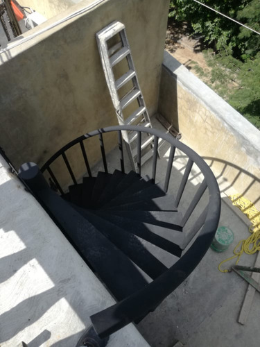Escalera Caracol Multifuncional Estructural